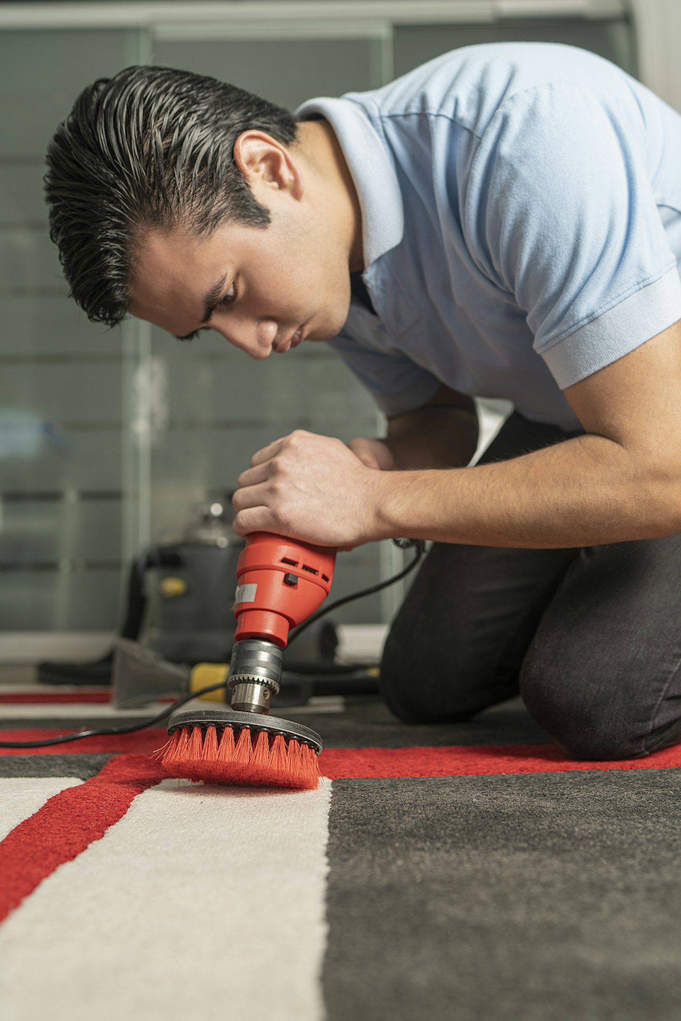 Best Carpet Cleaning in Dublin, San Ramon & Pleasanton | Laundry personnel cleaning carpet with special equipment